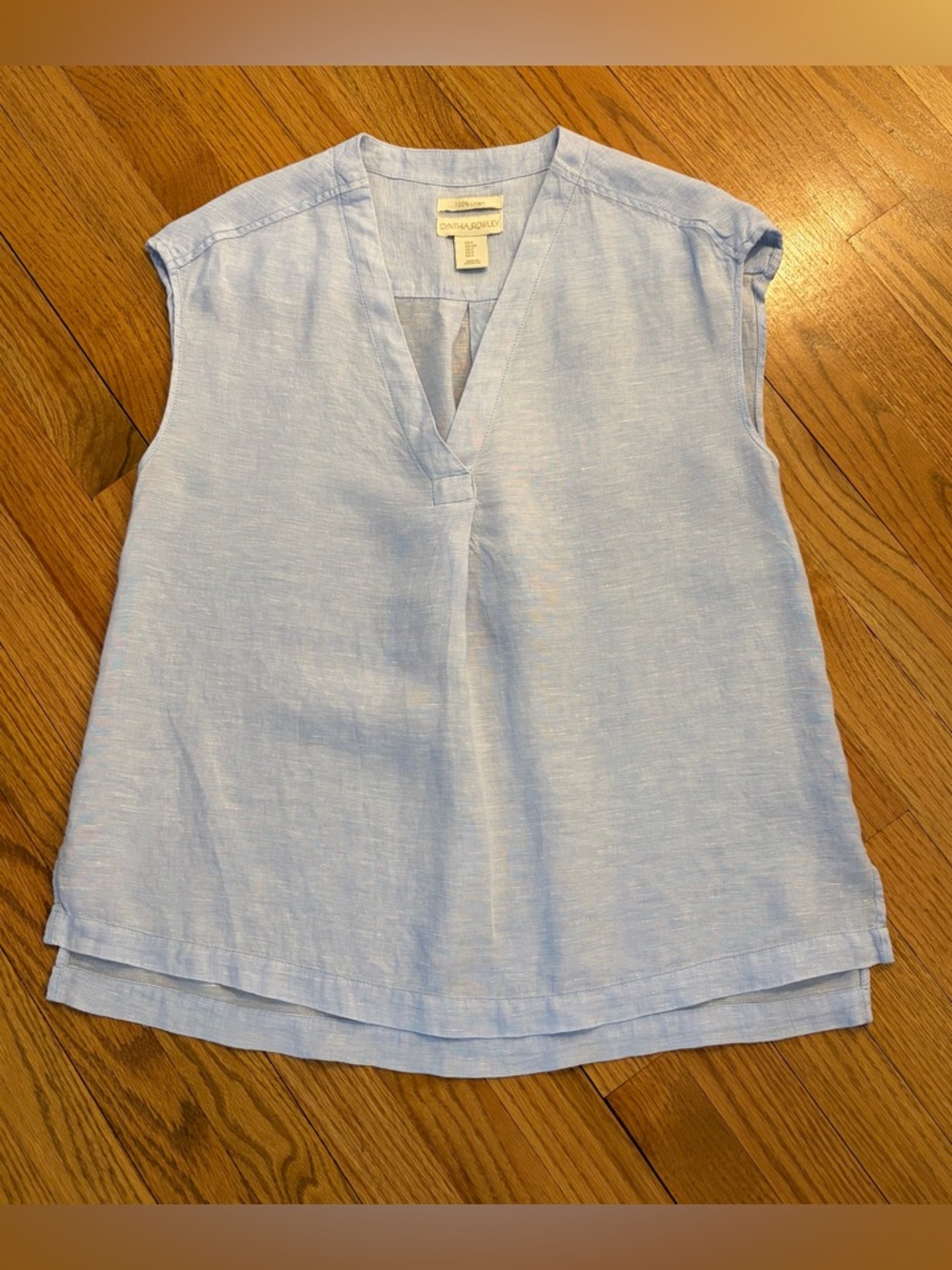 Cynthia Rowley 100% Linen Sleeveless V-neck Top Light Blue size small